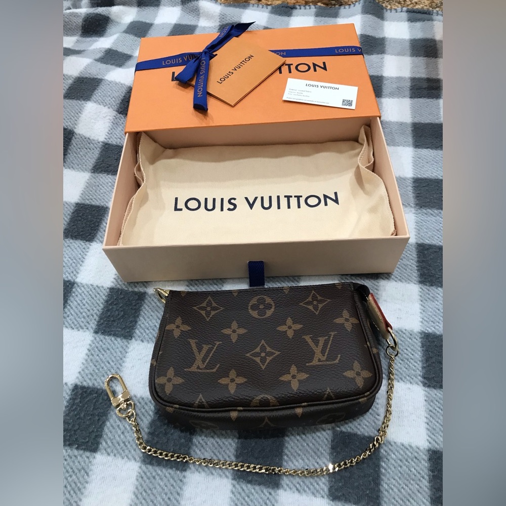Louis Vuitton Monogram Mini Pochette Accessoires